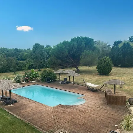Le De La Riviere -